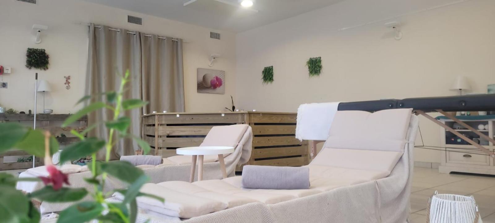 Chateau D'Arance Hotel Restaurant Espace Bien-Etre Cette-Eygun ภายนอก รูปภาพ